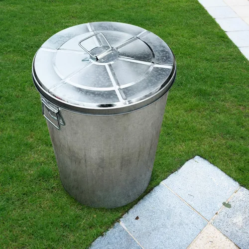 Vista 6 de Plexon Bote de basura grande de metal con tapa de 20 galones, cubo de basura decorativo para exteriores, cubo de metal galvanizado resistente