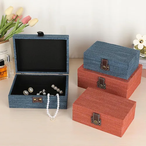 Vista 6 de Hipiwe Joyero de cofre del tesoro, caja decorativa de madera con cierre, caja de recuerdos cubierta de lino, caja de recuerdos rectangular