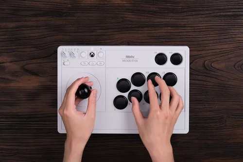 Vista 8 de 8BitDo Wireless Arcade Stick for Xbox Series XS, Xbox One and Windows 10, Arcade Fight Stick with 3.5mm Audio Jack - Officially Licensed (White)