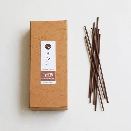 Vista 5 de Asayu Japan Palitos de incienso tradicionales Mezcla de sándalo y flor de ciruelo (1.41 oz) para meditación matutina, relax o yoga, hecho en Japón