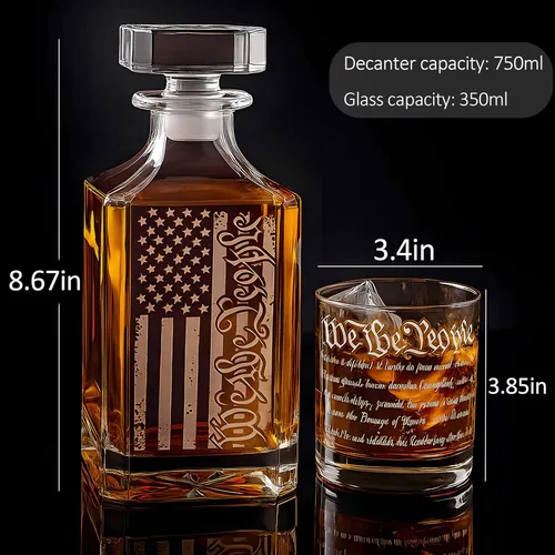 Vista 4 de Set de decantador de whisky para hombres, juego de decantador We The People con vasos, decantador grabado con bandera americana para regalos