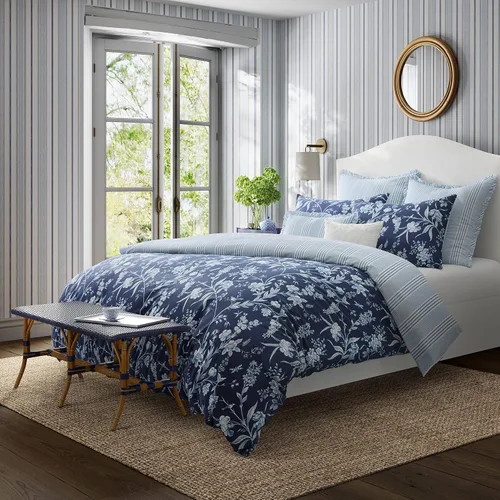 Vista 2 de Laura Ashley - Juego de edredón King con fundas de almohada, algodón, reversible Rama Toile Azul