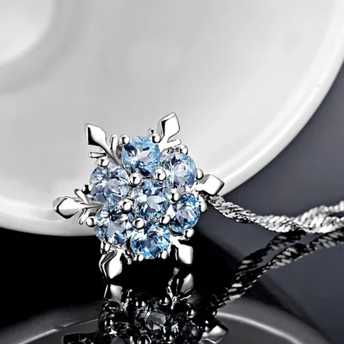 Vista 4 de Collar elegante Afazfaide con colgante de copo de nieve con cristales de estrás para fiestas de Navidad