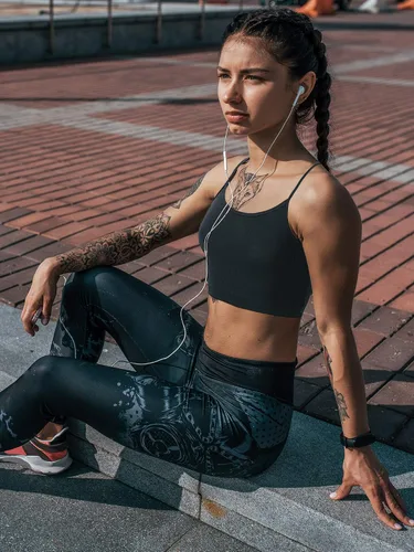 Vista 3 de Boao Paquete de 4 camisetas cortas sin mangas para mujer, de algodón, con tirantes delgados, básica, deportiva, media camisola para adolescentes