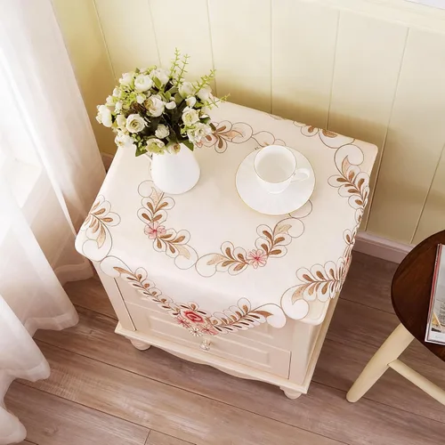 Vista 8 de LeLehome - Mantel de encaje bordado con flores cafés, color crema y beige, diseño clásico y tela que no se arruga para mesa de comedor
