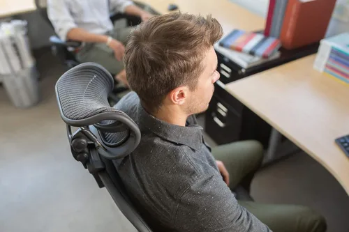 Vista 9 de Engineered Now El reposacabezas original para la silla Herman Miller Aeron (H3 para remasterizado, carbono)