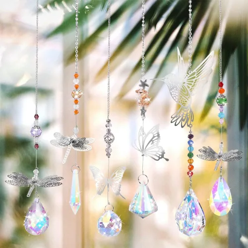 Vista 4 de Atrapasoles de cristal, 7 prismas de bola de cristales coloridos, colgantes de cristal con mariposa, libélula colibrí, adorno colgante de ventana