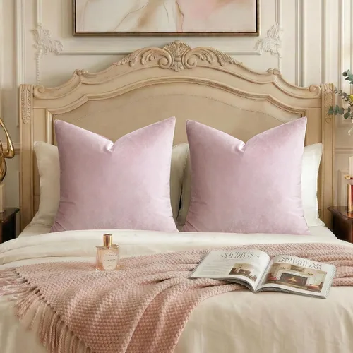 Vista 211 de GIGIZAZA Juego de 2 fundas de almohada doradas de terciopelo de 20 x 20 pulgadas para sofá Almohadas para sofá, tela texturizada suave de 9.88