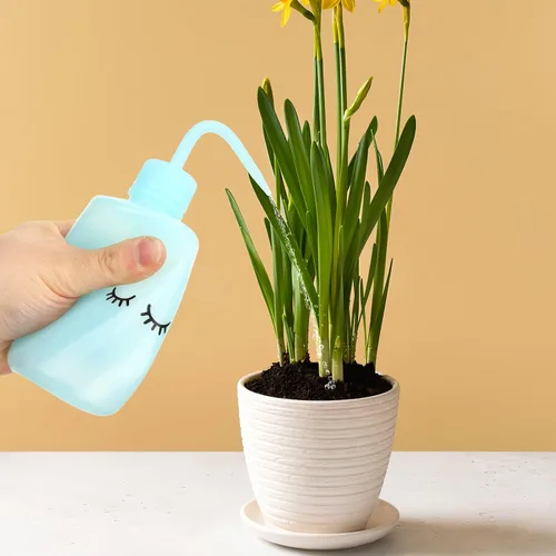 Vista 6 de VILLCASE 6 botellas de plástico de 8 onzas con boquilla de codo para riego preciso, limpieza de pestañas, tatuaje y cuidado de plantas