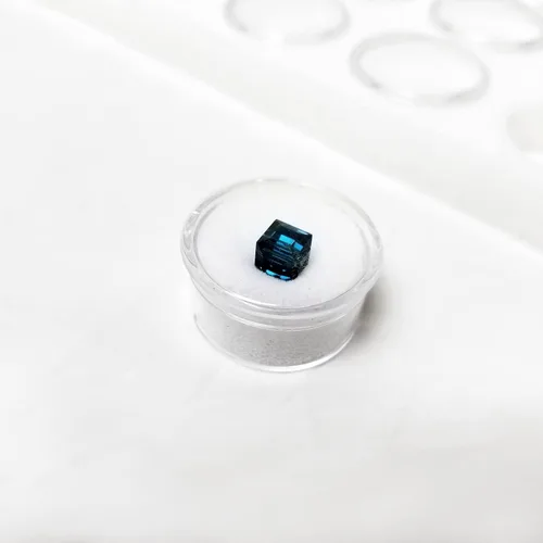 Vista 5 de MOOCA Caja de exhibición de joyería negra con tapa de cristal, 50 frascos de gemas, caja de anillos, organizador de joyas, almacenamiento de tarros