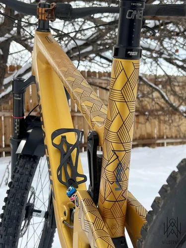 Vista 5 de Cinta de Protección para Marco de Bicicleta - Envoltura de Vinilo Transparente de Alto Impacto Incluye Herramienta (4"x72") Protector de Marco