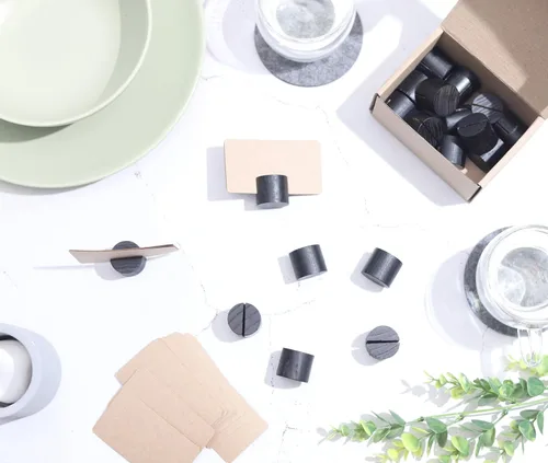 Vista 6 de Paquete de 20 mini soportes de madera para números de mesa, tarjeteros de lugar, tarjeteros de mesa de comedor, tarjeteros de identificación