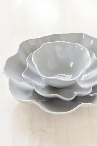 Vista 4 de Portmeirion Sophie Conran Floret - Juego de 4 piezas Plato llano, plato de ensalada, cuenco de cereales y taza, hecho de porcelana, apto