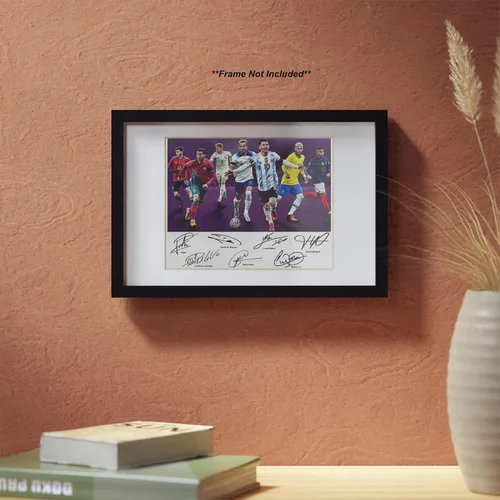 Vista 4 de Ikonic Fotohaus Cristiano Ronaldo Lionel Messi Neymar Jr Kane Pedri Mbape Súper estrellas del fútbol, foto autografiada, impresión artística