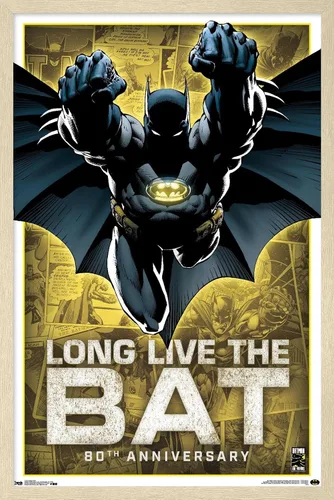 Vista 7 de Trends International DC Comics Batman - Póster de pared del 80 aniversario, 14.725 x 22.375 pulgadas, versión enmarcada de madera de granero Versión