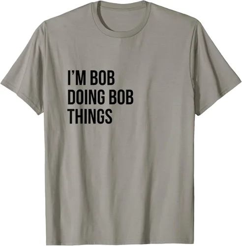 Vista 24 de Camiseta con texto en inglés "I'm Bob Doing Bob Things" Asfalto