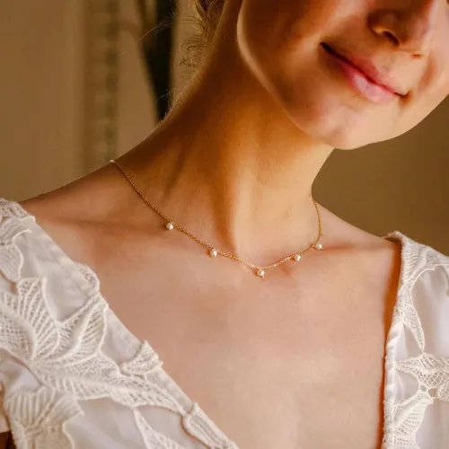 Vista 5 de Collner Delicado collar de perlas chapado en oro de 14 quilates, bonito collar de perlas individuales elegante gargantilla de perlas pequeñas