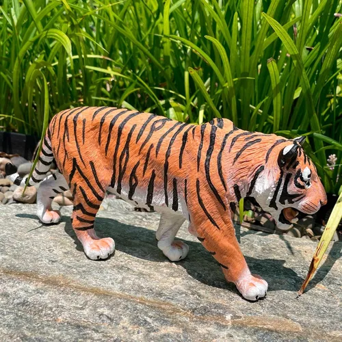Vista 7 de Safari Ltd. Figura de tigre siberiano, figura realista de 10.5 pulgadas, juguete educativo para niños, niñas y niños a partir de 1 año