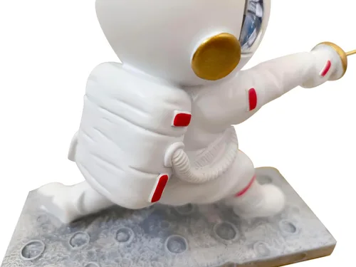 Vista 5 de LEONARK Regalos de esgrima, estatua de astronauta, figura de astronauta, colección de recuerdo de esgrima