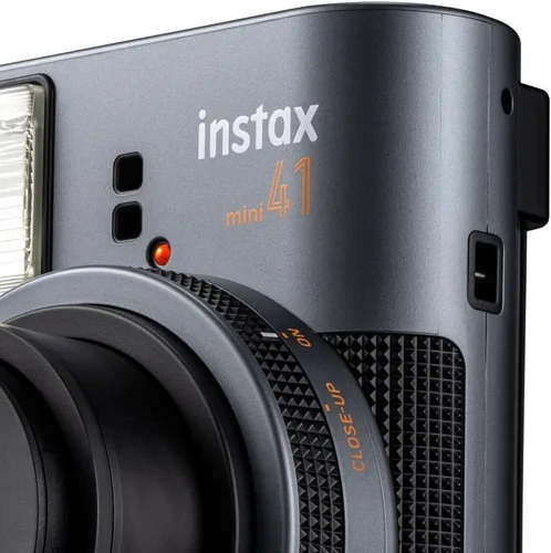 Vista 4 de Fujifilm Paquete de cámara instantánea Instax Mini 41 con película Instax Mini 20 exposiciones + 4 pilas AA + paño de limpieza (4 artículos)