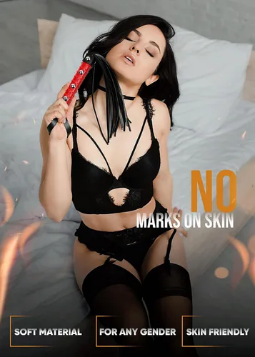 Vista 8 de Látigo sexual para azotar, BDSM Flogger para juegos de adultos, látigo BSDM para jugar en el dormitorio, juguete sexual rojo de piel sintética