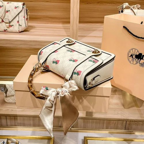 Vista 2 de MMKJHNBHQ Bolso pequeño blanco para mujer bolso cuadrado con doble asa superior estampado de fresa y correa de hombro desmontable Mibaise1