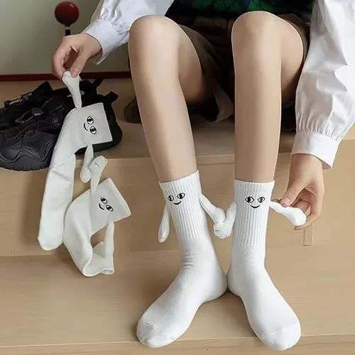 Vista 2 de Calcetines tomados de la mano,Divertidos pares magnéticos de mano a mano calcetines de tubo medio,Calcetines novedosos para muñecas 3D, regalos