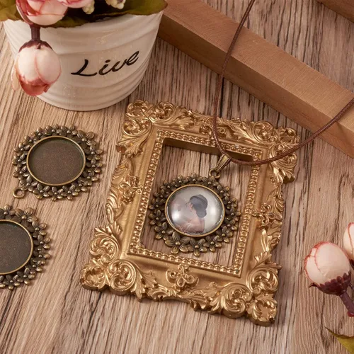 Vista 3 de KISSITTY 10 piezas de bronce antiguo colgante de flor cabujón tibetano plano redondo blanco camafeo bisel bandeja encantos, Bronce