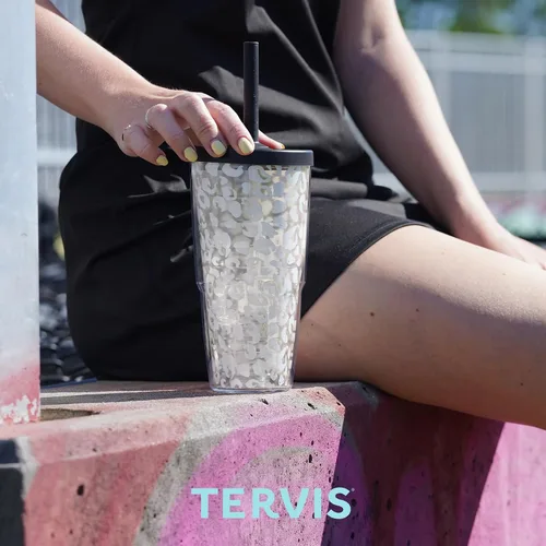 Vista 7 de Tervis Vaso aislado de doble pared para pesca fabricado en Estados Unidos, con aislamiento de doble pared, mantiene las bebidas frías y calientes