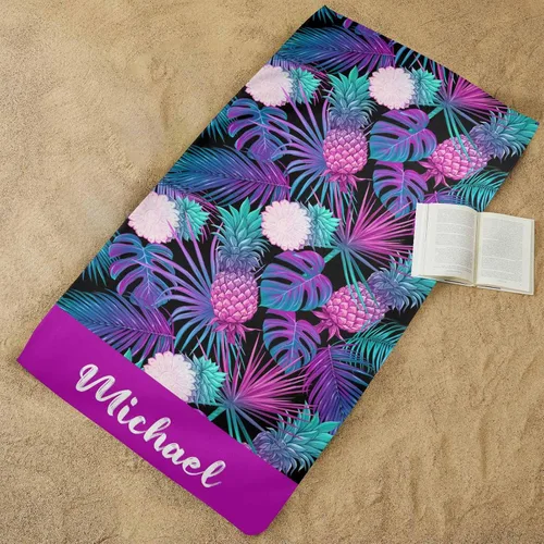 Vista 3 de MyPupSocks Toalla de playa personalizada – Toalla de piscina personalizada de piñas – Morado Personaliza con tu nombre
