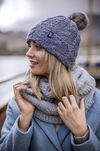 Vista 4 de Gorros térmicos de punto grueso para mujer con pompones