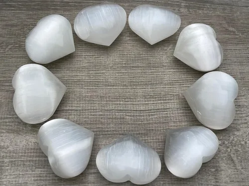 Vista 40 de Corazón hinchado de piedras preciosas al por mayor, corazones hinchados de piedras preciosas pulidas, piedra de palma de cristal, corazón de cristal
