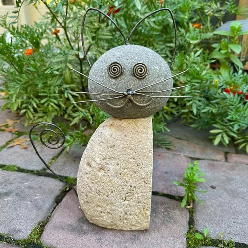 Vista 2 de Estatua de gato de piedra para exteriores (hecha a mano con rocas de río naturales) Decoración de escultura exterior de Happy Gardens para amantes