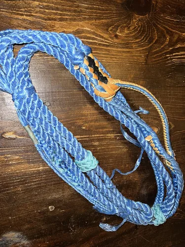 Vista 3 de Cuerda de becerro azul Poly - 9x7 mano derecha 5/8" x 5/8" suave - EPT Bull Ropes Riding Rope 10