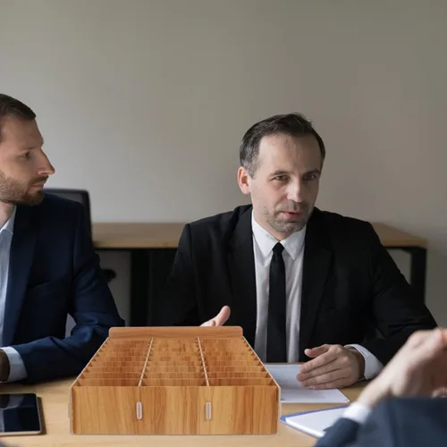 Vista 4 de Ciieeo Organizador de escritorio de madera, caja de almacenamiento para teléfono, 30 rejillas, compartimento para el aula, organizador de escritorio