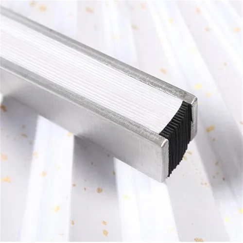Vista 4 de JUNMIN Ventilador plegable de aleación de aluminio Kung Fu - Ventilador de hierro macho con núcleo de bambú - Artículo de regalo