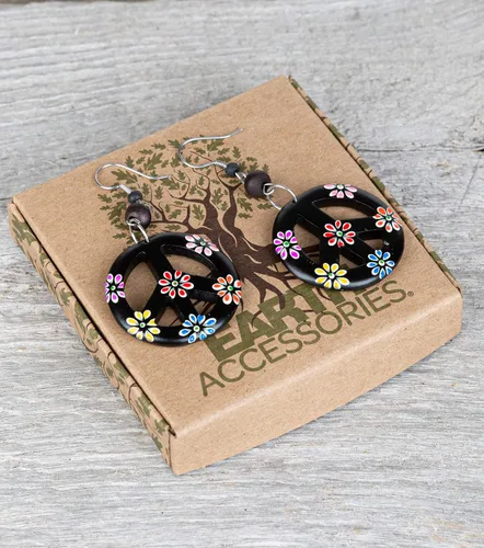 Vista 5 de Earth Accessories Aretes colgantes con signo de la paz con madera orgánica, accesorios hippie y disfraz hippie para los años 60 o 70