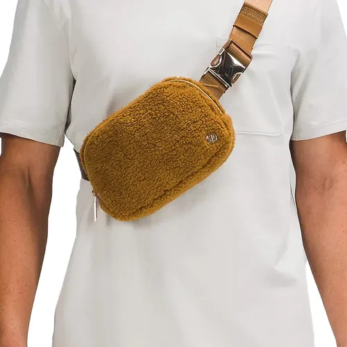 Vista 3 de Lululemon Everywhere - Bolsa de forro polar, caramelo quemado