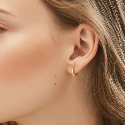 Vista 2 de Aretes de aro pequeños de oro para mujer chapados en oro real de 14 quilates, hipoalergénicos, para cartílago pequeño