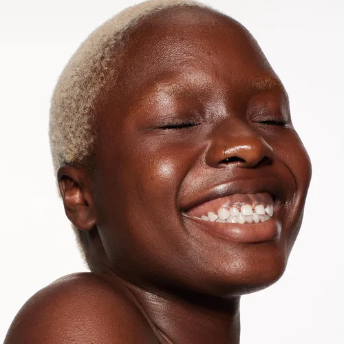 Vista 4 de Shiseido RevitalEssence Skin Glow Foundation SPF 30 - Buildable, Medium Coverage - 24-HR Hydration & 12-HR Wear - Transfer, Crease & Fade Resistant