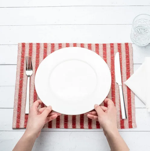 Vista 5 de Restaurantware Juego de 6 manteles individuales rectangulares para mesa de comedor de 16 x 12 pulgadas, a rayas, fáciles de limpiar, de plástico Con