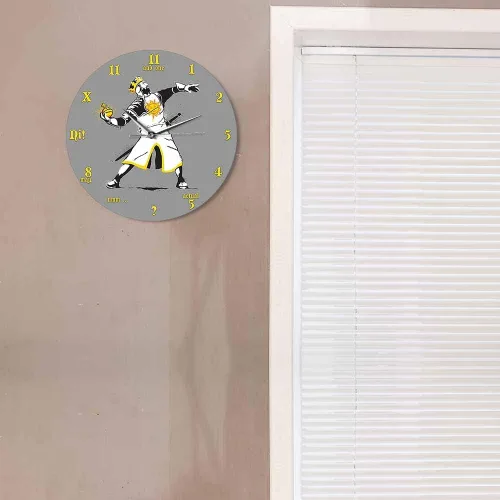 Vista 9 de Geek Alerts Banksy Python 1-2-5 Reloj de pared de cuarzo silencioso inspirado en el Santo de Antioquía, respetuoso con el medio ambiente, funciona