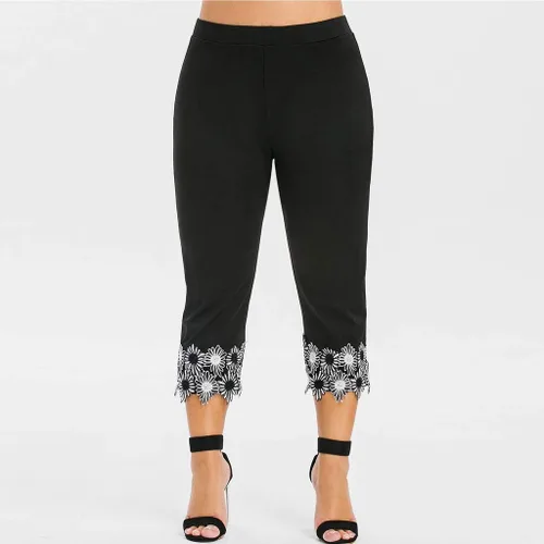 Vista 3 de Pantalones capri para mujer, talla grande, leggings capri elásticos para yoga, correr, mallas atléticas con ribete de encaje de guipur sólido, Negro