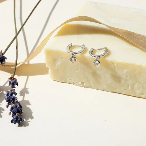 Vista 5 de PAVOI Aretes colgantes de plata de ley S925 chapados en oro de 14 quilates para mujer, adorno religioso cruz, mal de ojo, trébol, celta, aretes