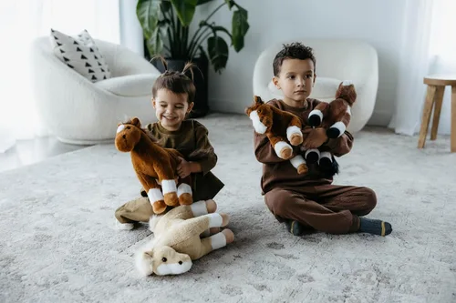 Vista 2 de The Petting Zoo Peluche de caballo Palamino de pie, regalos para niños, animales salvajes de corral Onez, juguete de peluche de caballo Palamino, 12