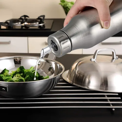 Vista 8 de Botella dispensadora de aceite de acero inoxidable - Decantador de aceite de oliva a prueba de fugas para cocina (17 onzas)