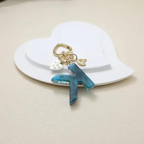 Vista 4 de Glow in the Dark Flower Alphabet Initial Letter Keychain, Resins Key Chains for Car Keys Bag Backpack Charm
