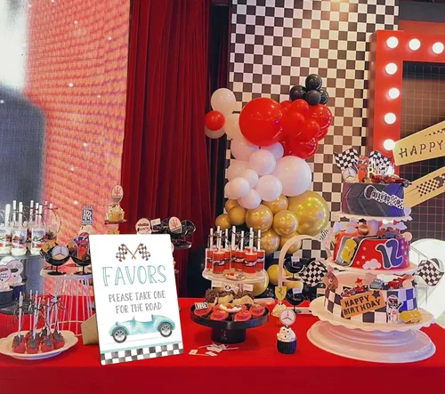 Vista 4 de Letreros de fiesta de cumpleaños de coche de carreras, Favores por favor toma uno para el camino, cartel de madera de 8 x 11 con soporte, decoración
