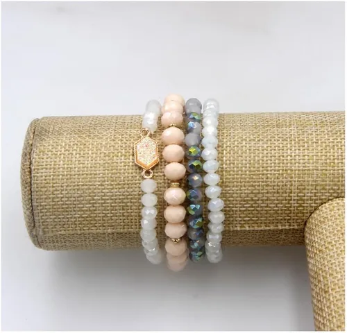 Vista 5 de Juego de pulseras de cuentas doradas, pulseras apilables con cuentas hexagonales cuadradas y drusas elásticas