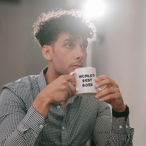 Vista 8 de Taza "World's Best Boss", Taza de Café The Office de 11 oz, Taza de Cerámica de 11 oz, Idea Divertida y Única, Regalos para Oficina, Jefes y Jefas